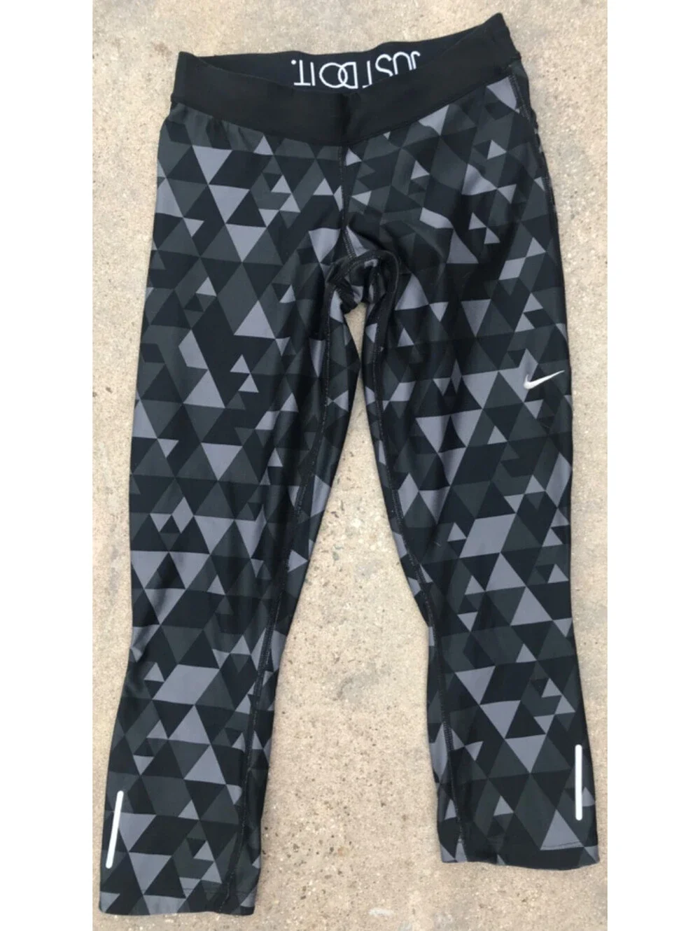 Nike Womens Running Yoga Training Capri Tights Dri-Fit Triangle Print S Grey/Blk